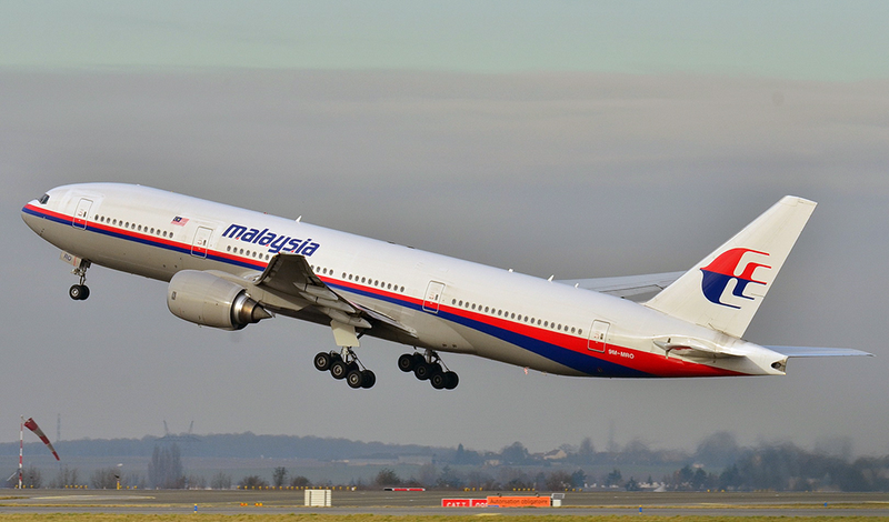 Malaysian Airlines Boeing 777 9M-MRO departing Charles de Gaulle Airport in Paris in 2011 (Laurent Errera)